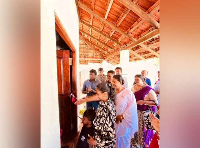 ලෝක ජනාවාස දිනයට සමගාමීව මීගමුව නිවාස 02ක් හිමිකරුවන්ගේ අයිතියට