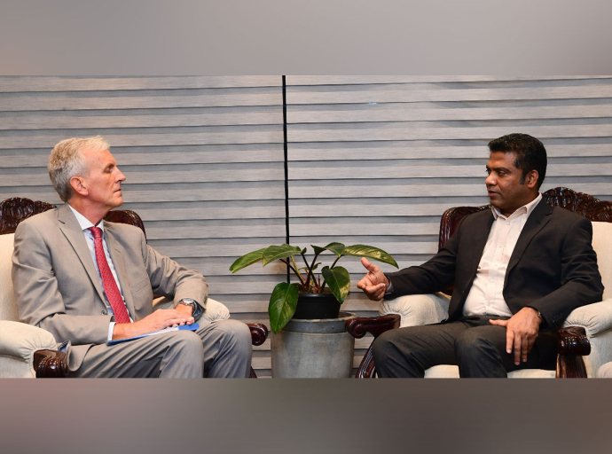ලෝක ආහාර වැඩසටහනේ මෙරට නියෝජිත සහ මෙරට අධ්‍යක්ෂ පිලිප් වෝඩ් මහතා සෞඛ්‍ය හා ජනමාධ්‍ය අමාත්‍යවරයා හමුවෙයි