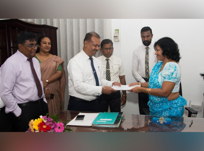 නව ආයුර්වේද කොමසාරිස් සහ නව ආයුර්වේද නියෝජ්‍ය කොමසාරිස් සිය ධූරයන් හී රාජකාරී අරඹයි