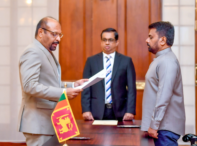 වැඩබලන අගවිනිසුරු ලෙස ශ්‍රේෂ්ඨාධිකරණ විනිසුරු එස්. තුරෙයිරාජා මහතා  ජනපති ඉදිරියේ දිවුරුම් දෙයි