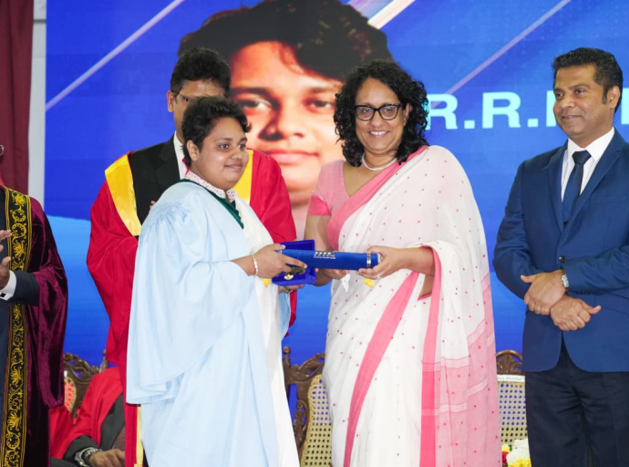 නිවැරදි තොරතුරු සමාජගත කරන වගකීම සහ වගවීම හඳුනාගත් වෘත්තිය මාධ්‍යවේදියෙක් නිර්මාණය කිරීම කාලීන අවශ්‍යතාවක් -   අග්‍රාමාත්‍ය ආචාර්ය හරිනි අමරසූරිය