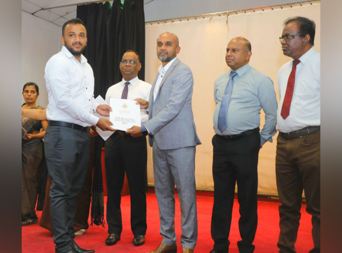 සහතිකවලට සීමාවූ උගත්කම් වලින් රටටත් ජනතාවටත් ප්‍රයෝජනයක්  නැහැ - ප්‍රවාහන මහාමාර්ග සහ නාගරික සංවර්ධන නියෝජ්‍ය අමාත්‍ය ප්‍රසන්න ගුණසේන