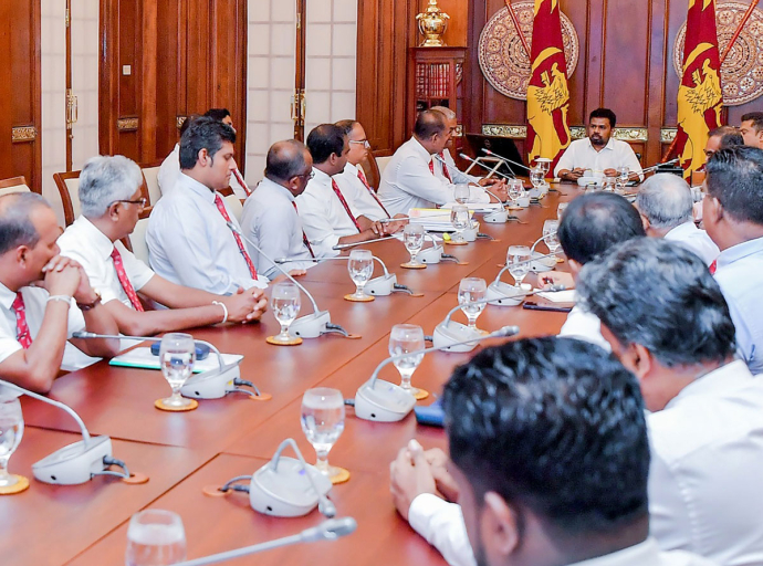  ඔබ ඉල්ලන්නා මම ලබාදෙන්නා බවට පත් නොවී අපි සියලු දෙනා එකතු වී මේ රට ගොඩනගමු - ජනපති 