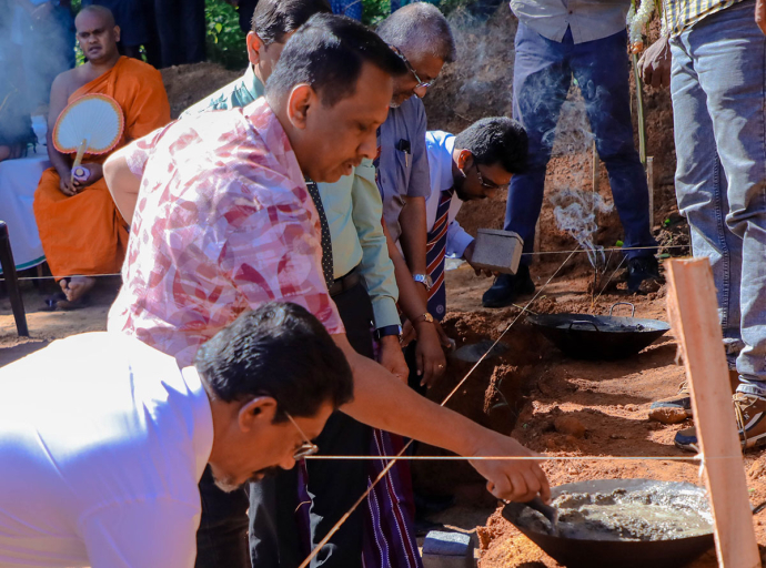 "මලෛයග මහිල්චිචි" වැඩසටහන යටතේ වේවැස්ස නිවාස ව්‍යාපෘතියට මුල්ගල් තැබේ