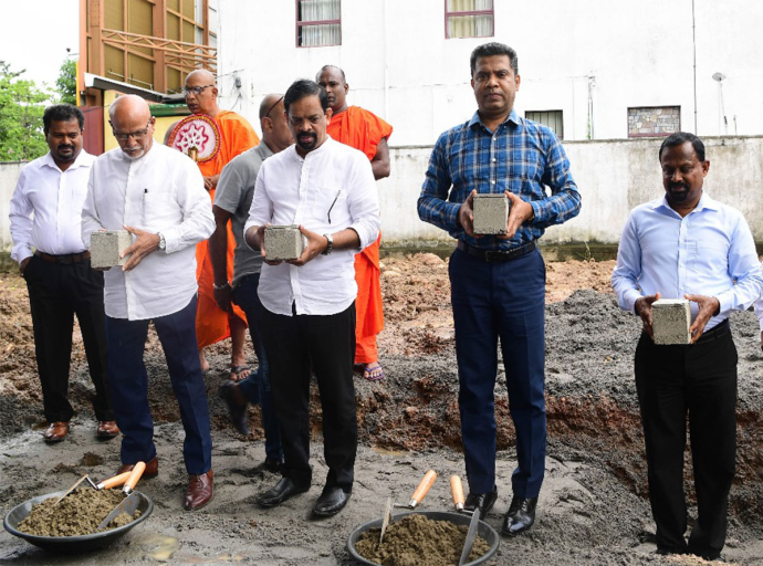 දඹුල්ලේ නවීන පහසුකම්වලින් සපිරි ප්‍රාදේශීය තැපැල් හුවමාරු මධ්‍යස්ථානයේ ඉදිකිරීම් ඇරඹේ