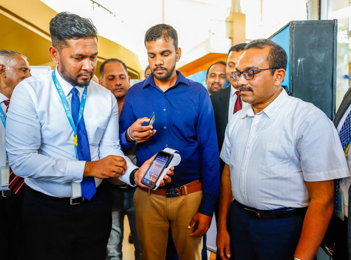 විද්‍යුත් කාඩ්පත් හරහා බස් ගාස්තු ගෙවන මගියාට අමතර අයවීමක් වෙන්නේ නෑ - ප්‍රවාහන මහාමාර්ග හා නාගරික සංවර්ධන අමාත්‍ය බිමල් රත්නායක