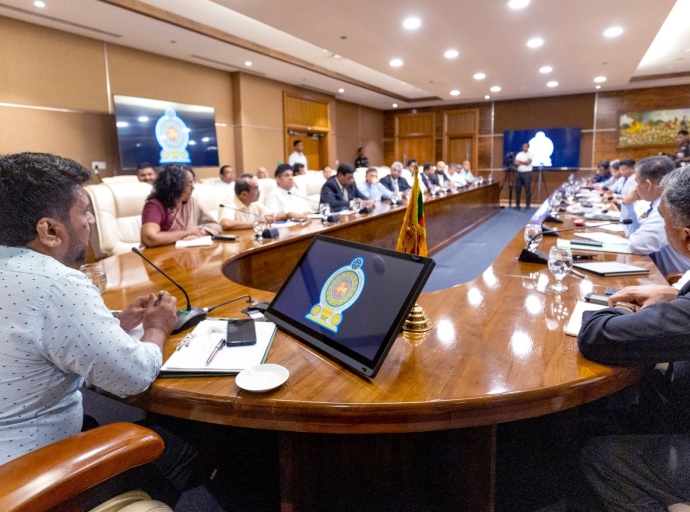 ජනපති  සහ පක්ෂ, විපක්ෂ මහජන නියෝජිතයෝ අතර හමුවක් 
