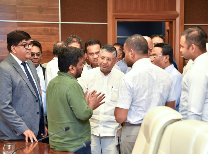 ජන ජීවිතය යථා තත්ත්වයට පත් කිරීමේ වැඩපිළිවෙළෙහිදී මෙරට ව්‍යාපාරික ප්‍රජාවගේ සහයෝගය අපේක්ෂා කරනවා