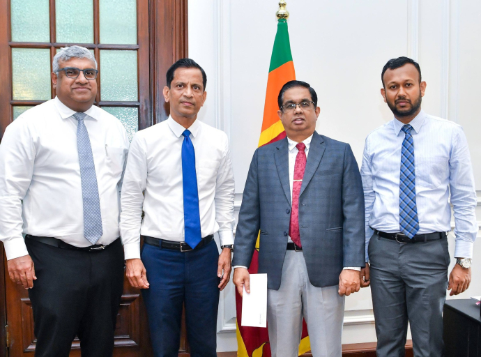 ආපදාවට පත් ජනතාවට සහන සැලසීමට එල්බී ෆිනෑන්ස් සමාගමෙන් රුපියල් ලක්ෂ50ක පරිත්‍යාගයක්