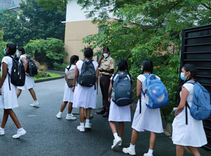නැවත පාසල් ආරම්භ කරන දිනය සම්බන්ධයෙන් දැනුම්දීමක්