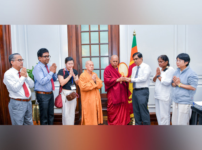 සිංගප්පුරුවේ සහ මැලේසියාවේ ගිහිපැවිදි දූත පිරිසක් ජනාධිපති ලේකම් හමුවෙති