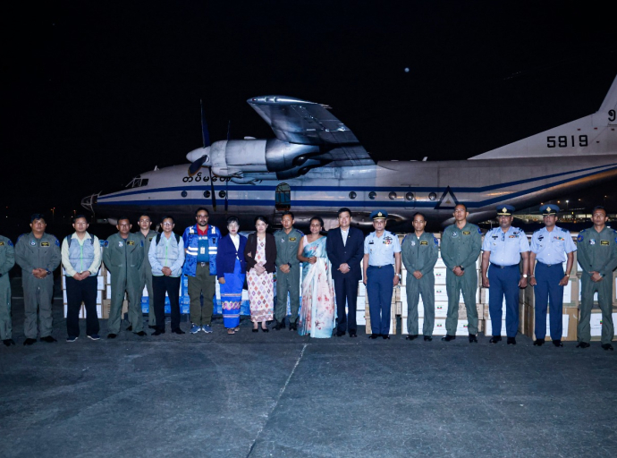  පීඩාවට පත්වූ ජනතාව උදෙසා මියන්මාර් ආධාර රැගත් ගුවන්යානයක් දිවයිනට