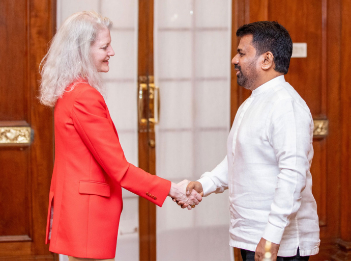ජනපතිගේ නායකත්වයෙන් ශ්‍රී ලංකාවට යළි ගොඩනැගීමට හැකි බව  අප විශ්වාස කරනවා