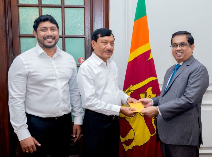 ‘Rebuilding Sri Lanka’ අරමුදලට	Thilakawardena Textile (Pvt) Ltd වෙතින් මූල්‍ය පරිත්‍යාගයක්