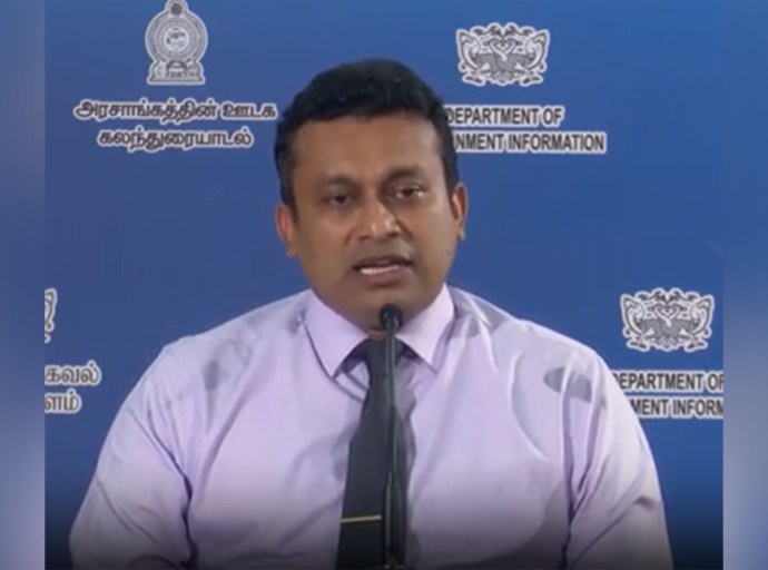 හෙට (16) සිට දෙසැම්බර් මාසය පුරාවට පාසල් සිසුන්ට නිල ඇඳුම හා වාර ප්‍රවේශ පත්‍ර නොමැතිව බස්රථවල ගමන් කිරීමට අවසර - ගමනාගමන මණ්ඩලයේ සභාපති