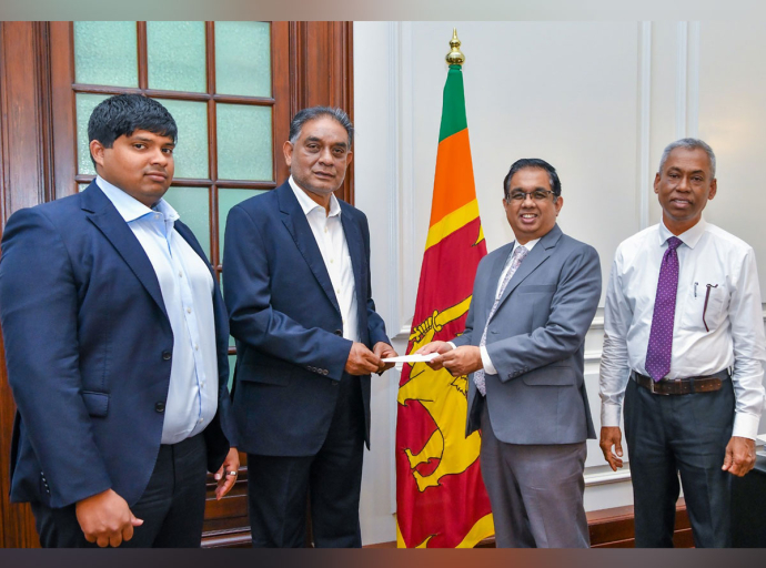 ‘Rebuilding Sri Lanka’ අරමුදලට Senura Civil Engineering (Pvt) Ltd සහ Rank Container Terminal (Pvt) Ltd වෙතින් රුපියල් මිලියන 50 ක් 