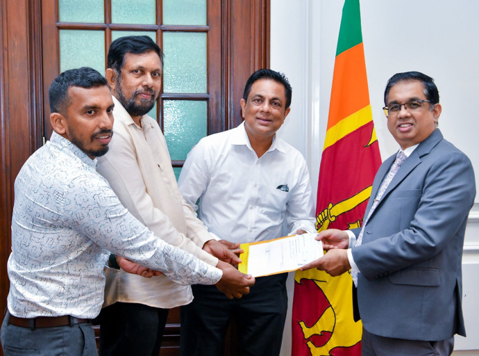 ‘Rebuilding Sri Lanka’ අරමුදලට Southern Constructions &amp; Engineering (Pvt) Ltd වෙතින් රුපියල් මිලියනයක් 