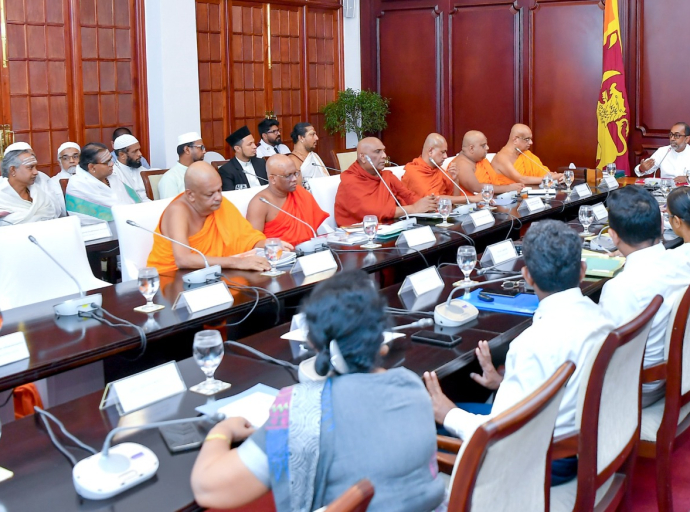 ආපදාවෙන් පසු ජනතාවට සහන සැලසීමේ රජයේ වැඩපිළිවෙළ  සියලු ආගමික නායකයන්ගේ ප්‍රසාදයට