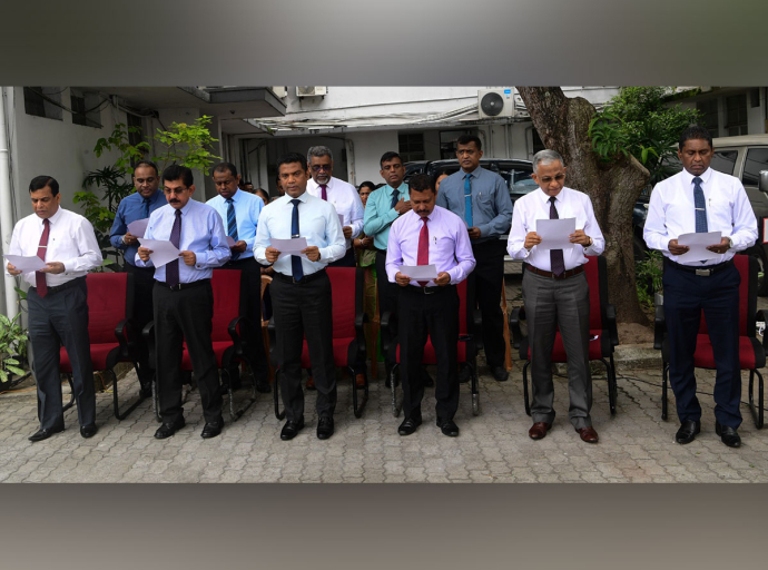 සෞඛ්‍ය හා ජනමාධ්‍ය අමාත්‍යාංශයේ කාර්ය මණ්ඩලය නව වසරේ රාජකාරී අරඹයි