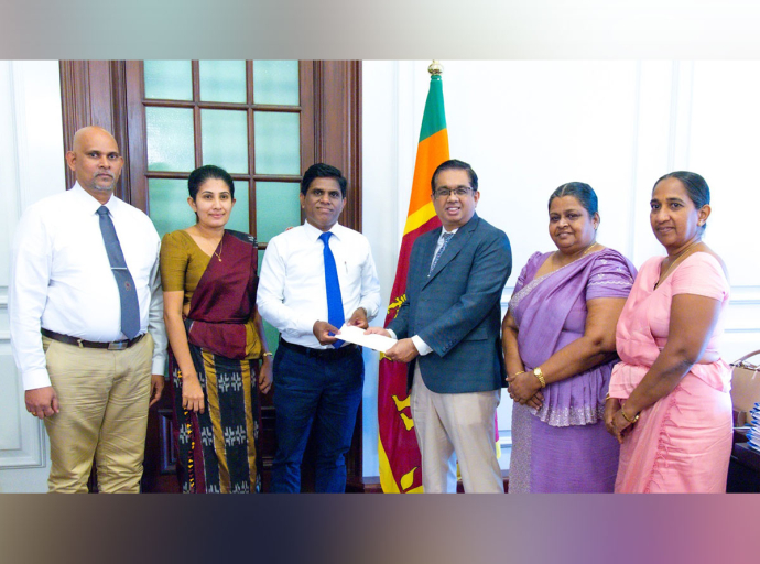 වයඹ පළාත් සභාවේ සේවකයින්ගේ දිනක වැටුප Rebuilding Sri Lanka අරමුදලට 