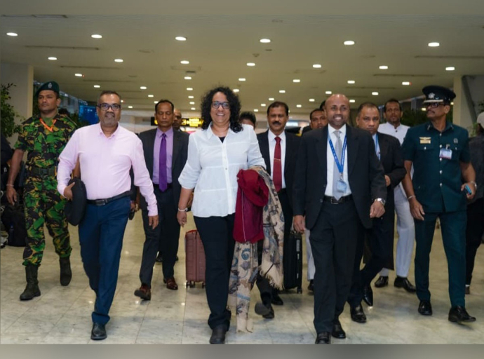 ලෝක ආර්ථික සංසදයට සහභාගී වීමට අග්‍රාමාත්‍යවරිය දිවයිනෙන් පිටත්ව යයි