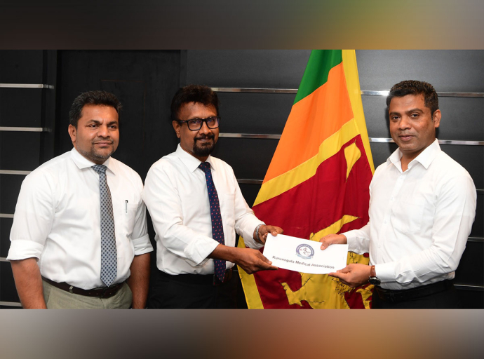 ආපදාවට පත් ජනතාවගේ සෞඛ්‍ය ආරක්ෂණයට කුරුණෑගල වෛද්‍යවරුන්ගේ සායනික සංසදයෙන් රුපියල් ලක්ෂ 10ක  පරිත්‍යාගයක්
