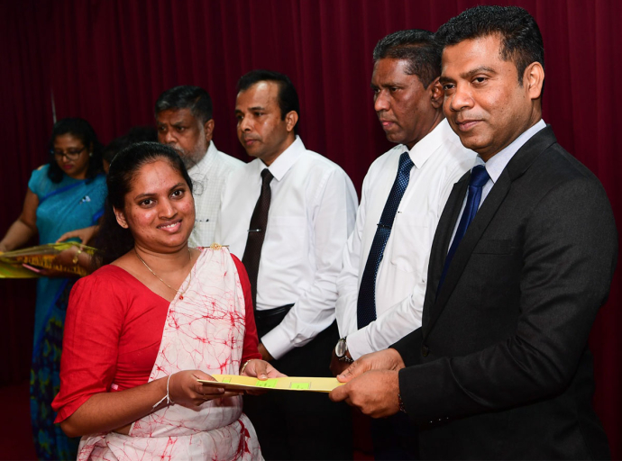 රාජ්‍ය සෞඛ්‍ය කළමණාකරණ සහකාර තනතුර සඳහා 213 කට පත්වීම් ලිපි ප්‍රදානය කෙරේ