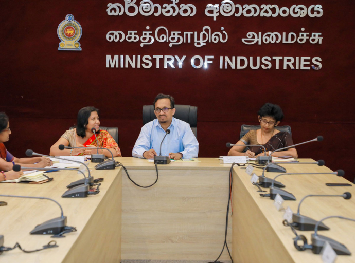 රෙදිපිළි හා ඇඟළුම් නිෂ්පාදන කර්මාන්ත සංවර්ධනයට උපදේශන සභාවක් 
