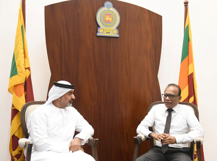 එක්සත් අරාබි එමීර් රාජ්‍ය තානාපතිවරයා සහ වරාය හා සිවිල් ගුවන් සේවා ඇමති අතර සාකච්ඡාවක්