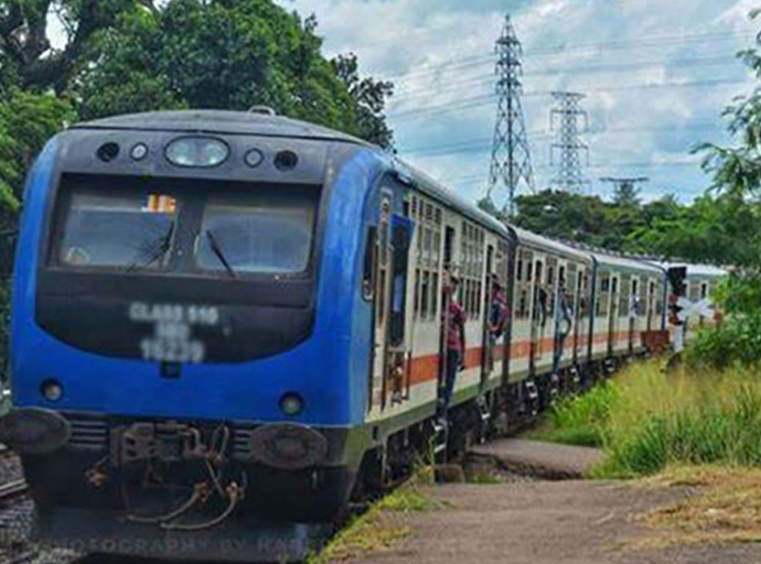 ශ්‍රී සර්වඥ ධාතූන් වහන්සේ වන්දනා කරන සැදැහැවතුන් වෙනුවෙන් හෙට සිට විශේෂ දුම්රිය සේවාවක්