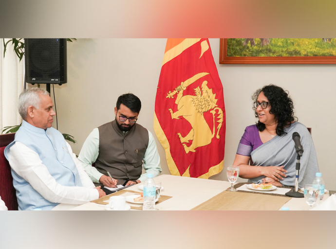 දෙව්නිමෝරි සර්වඥ ධාතු ප්‍රදර්ශනය සම්බන්ධයෙන් සාකච්ඡා කිරීමට ගුජරාට් ආණ්ඩුකාරවරයා අගමැතිනිය හමුවෙයි