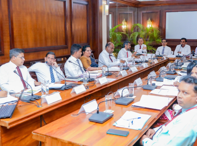 දිට්වා සුළි කුණාටුවෙන් නිවාස අහිමි වූවන් නැවත පදිංචි කිරීමේ වැඩපිළිවෙළෙහි ප්‍රගතිය සමාලෝචනය කෙරේ