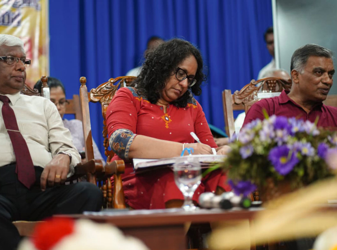 ගුරු විභාග පවත්වන්නේ නඩු තීන්දු අනුවයි - අග්‍රාමාත්‍ය ආචාර්ය හරිනි අමරසූරිය