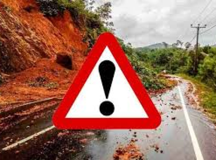 දිස්ත්‍රික්ක 4කට නායයෑම් රතු නිවේදන 