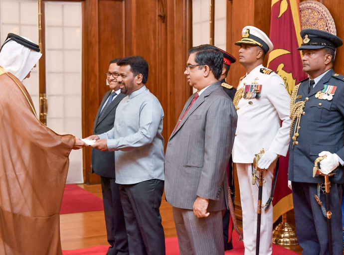 නව තානාපතිවරු තිදෙනෙක් ජනපතිට අක්තපත්‍ර භාර දෙති