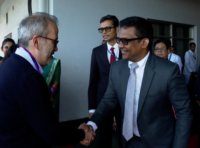 පෘතුගාල විදේශ ඇමති දිවයිනට 