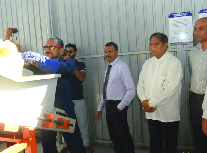 කෑගල්ල දිස්ත්‍රික් මහ රෝහලට අති නවීන ආසාධිත අපද්‍රව්‍ය දාහක යන්ත්‍රයක්