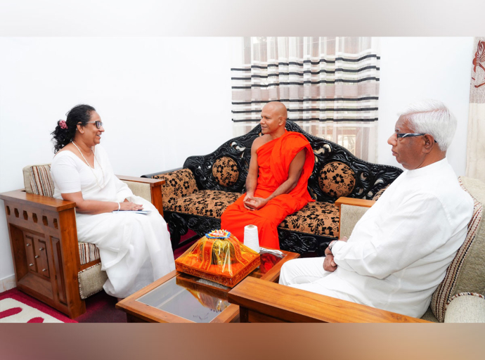   පාසල් යටිතල පහසුකම් සංවර්ධනය කර ගැනීමට අවශ්‍ය ඉල්ලීම් ඉදිරිපත් කරන්න - අග්‍රාමාත්‍ය ආචාර්ය හරිනි අමරසූරිය 