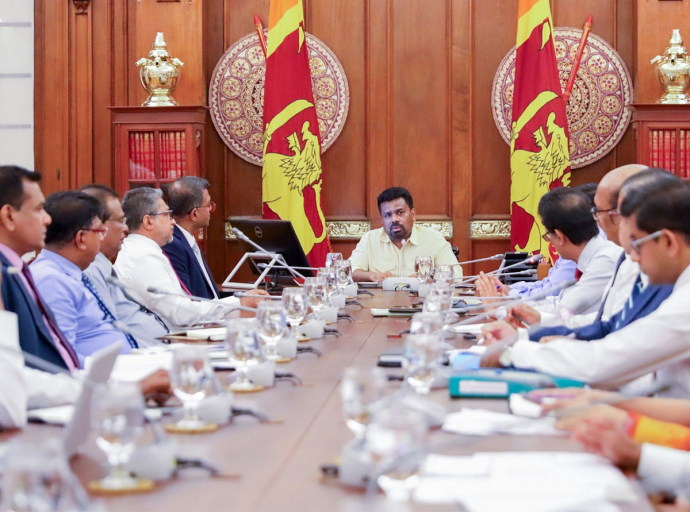 සෑම ක්ෂේත්‍රයකම මතු වන නව වර්ධනයන් පිළිබඳ නිරන්තර අවධානයෙන් කටයුතු කරමින් සාමුහිකව අභියෝග ජය ගනිමු