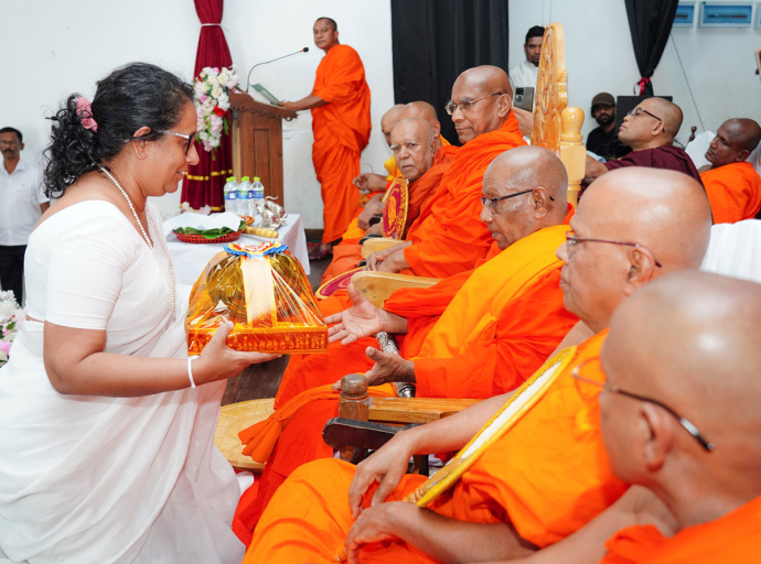 රට නව පරිවර්තනීය යුගයක් කරා යන ගමනට ආගමික නායකයින්ගේ මඟපෙන්වීම, අනුශාසනා සහ උපකාරය රජයට ඉතා වැදගත් - අගමැතිනිය