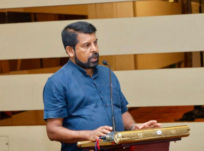 රාජ්‍ය නිලධාරීන් මුහුණ දෙන සංකීර්ණ නීතිමය බාධක ඉවත් කර ජනතාවට කඩිනම් සහන සැලසීම රජයේ ප්‍රමුඛතාවයි - අමාත්‍ය මහාචාර්ය චන්දන අබයරත්න
