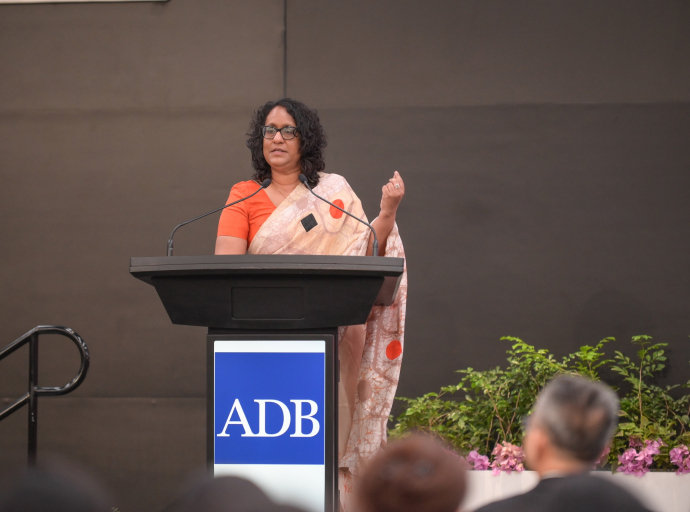 කාන්තා සවිබලගැන්වීම වෙනුවෙන් අග්‍රාමාත්‍ය ආචාර්ය හරිනි අමරසූරියට  නායකත්ව සම්මානයක්