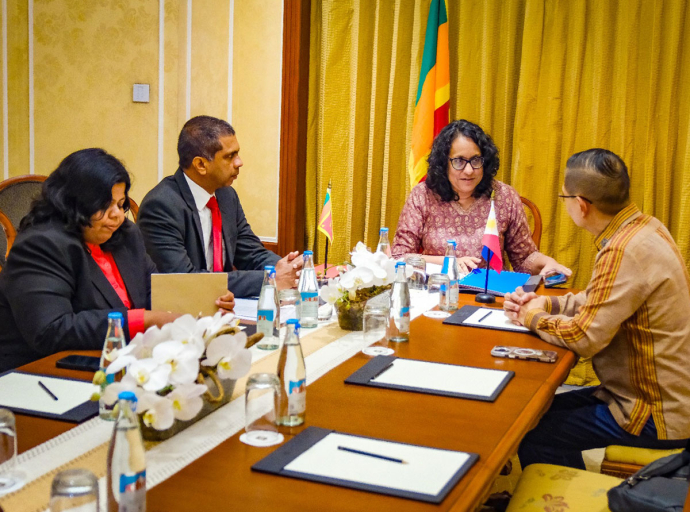 අධ්‍යාපනය හා කුසලතා සබඳතා ශක්තිමත් කිරීමට අගමැතිනිය පිලිපීනයේ සාකච්ඡාවල