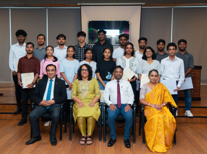 ​උසස් පෙළ ඉහළින්ම සමත් සිසුන්ට විදෙස් ශිෂ්‍යත්ව පිරිනමයි