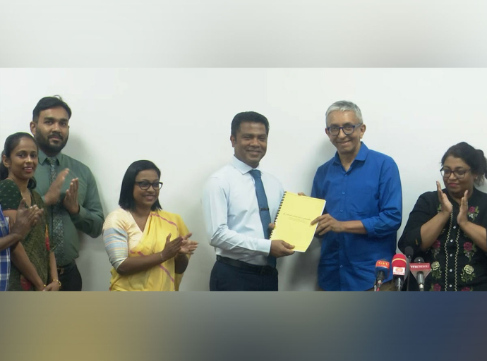 "ජාතික මාධ්‍ය ප්‍රතිපත්තියේ" සංවර්ධිත කෙටුම්පත අමාත්‍යවරයාට සහ නියෝජ්‍ය අමාත්‍යවරියට පිළිගන්වයි