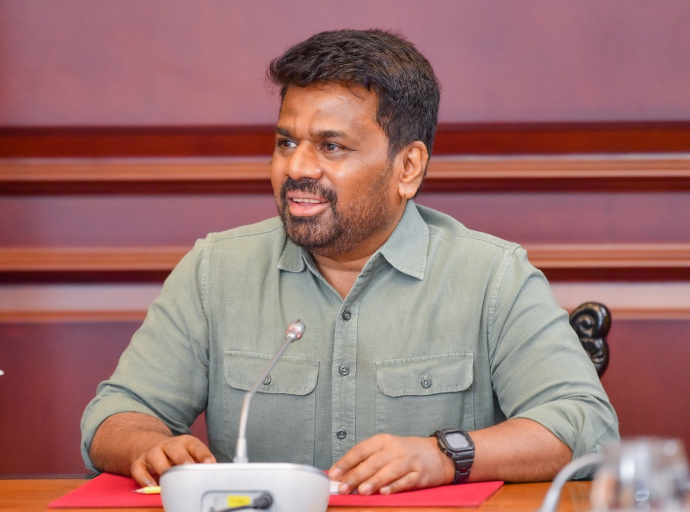 මැදපෙරදිග යුද තත්වය හමුවේ අත්‍යවශ්‍ය සේවා අඛණ්ඩව පවත්වාගෙන යාම වෙනුවෙන් ජනපති හා අමාත්‍යංශ ලේකම්වරු අතර සාකච්ඡාවක්