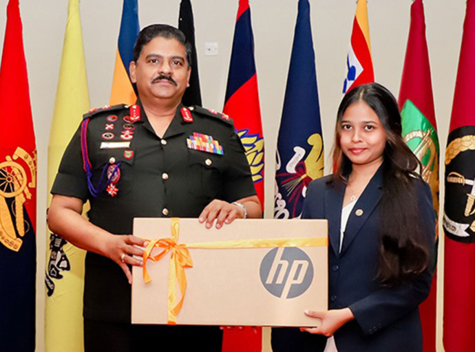 රජයේ විශ්ව විද්‍යාලවලට ඇතුලු වූ හමුදා සමාජිකයන්ගේ දරුවන්ට ලැප්ටොප් පරිගණක