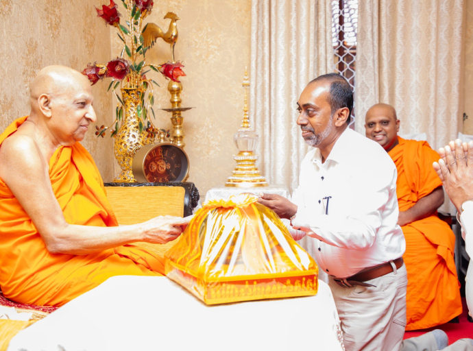 2026 අලුත් අවුරුදු නැකැත් සීට්ටුව මහා සංඝරත්නය වෙත පිළිගන්වයි