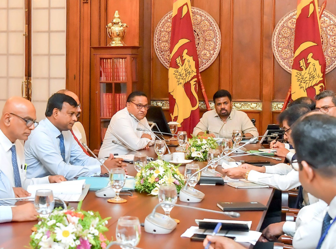 ඉන්ධන මිල කළමනාකරණය සඳහා ගත හැකි පියවර පිළිබඳ සාකච්ඡාවක් ජනපති ප්‍රධානත්වයෙන් 