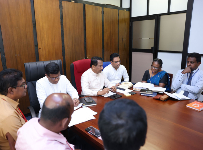 ඔලියමන්ඩිය වත්තේ පදිංචි පවුල් 523කට නීත්‍යානුකූල ඉඩම් හිමිකම්